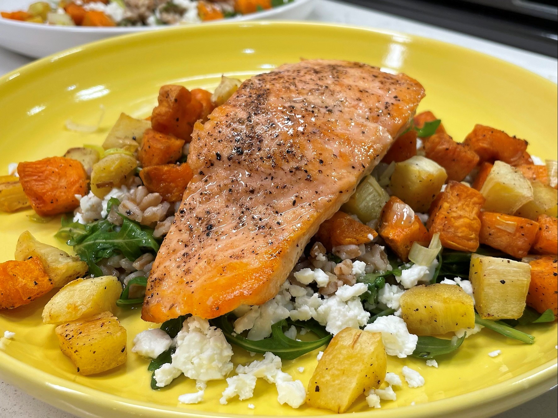 salmon with warm farro salad - comfortdujour.com